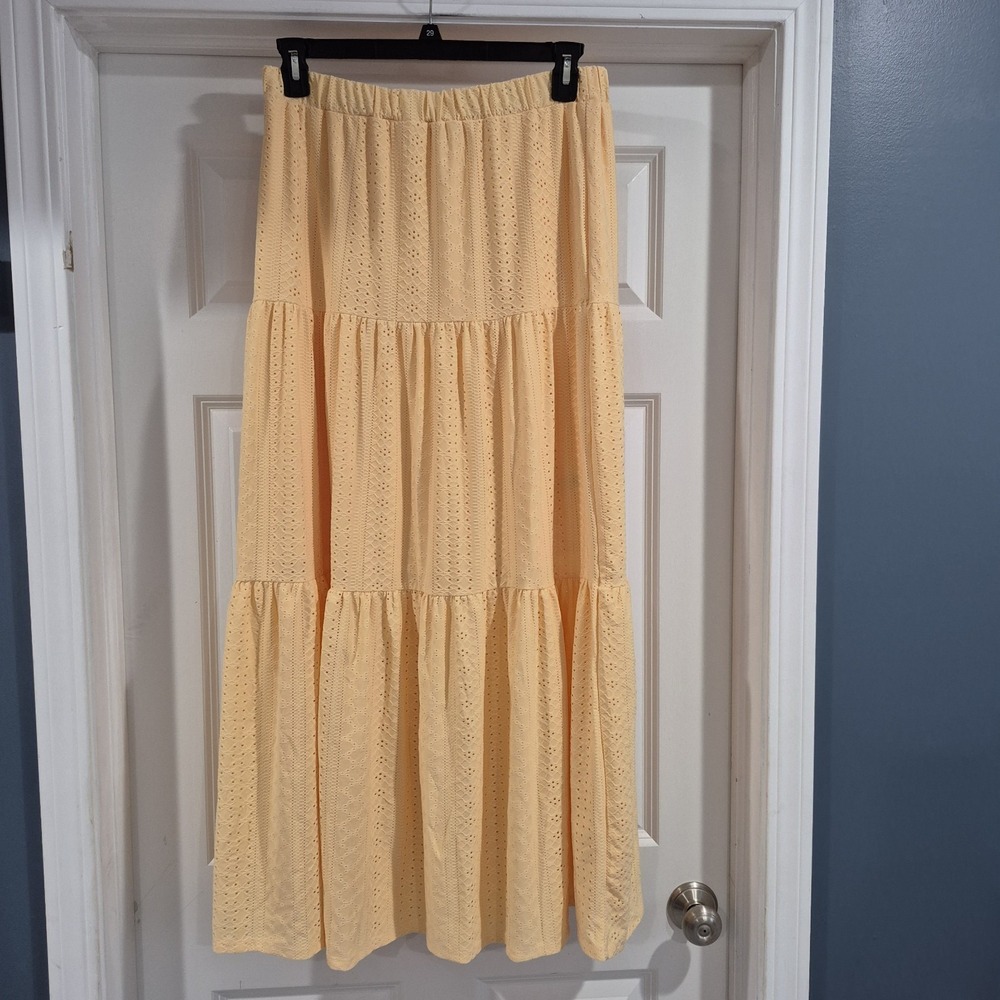 LuLaRoe Skirt Womens Large Peach Poppy Tiered Eyelet Pointelle Coquette Boho
